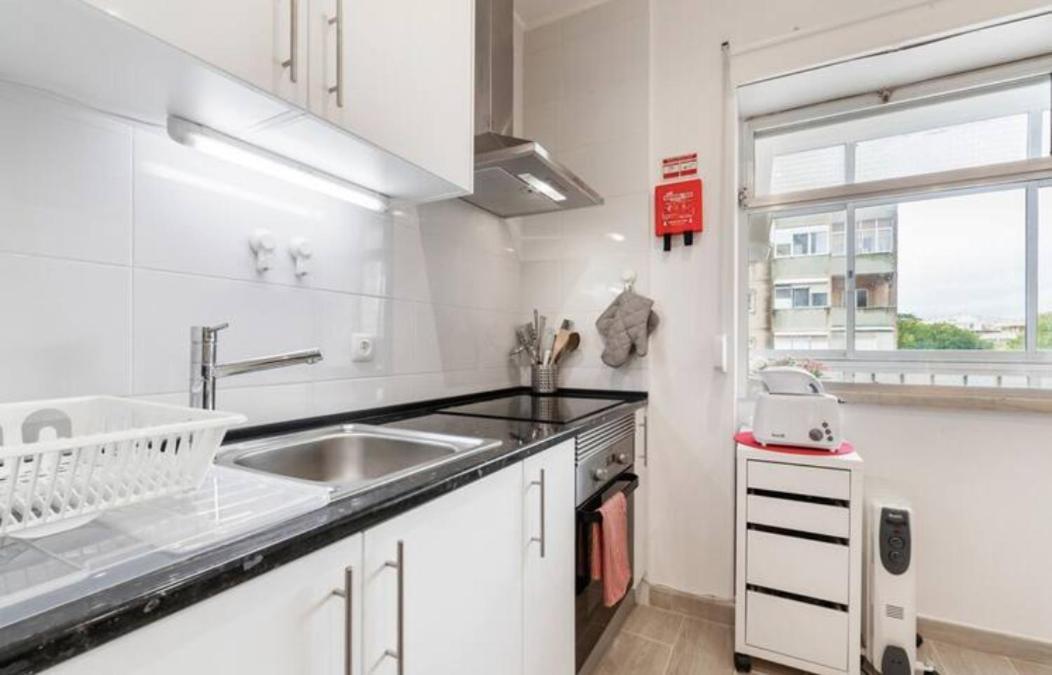 Beautiful One Bedroom Apartment near Benfica Lisboa Extérieur photo